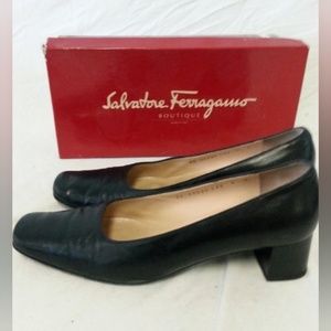 Salvadore Ferragamo Calf Leather Pumps sz: 9 width size B normal/standard.